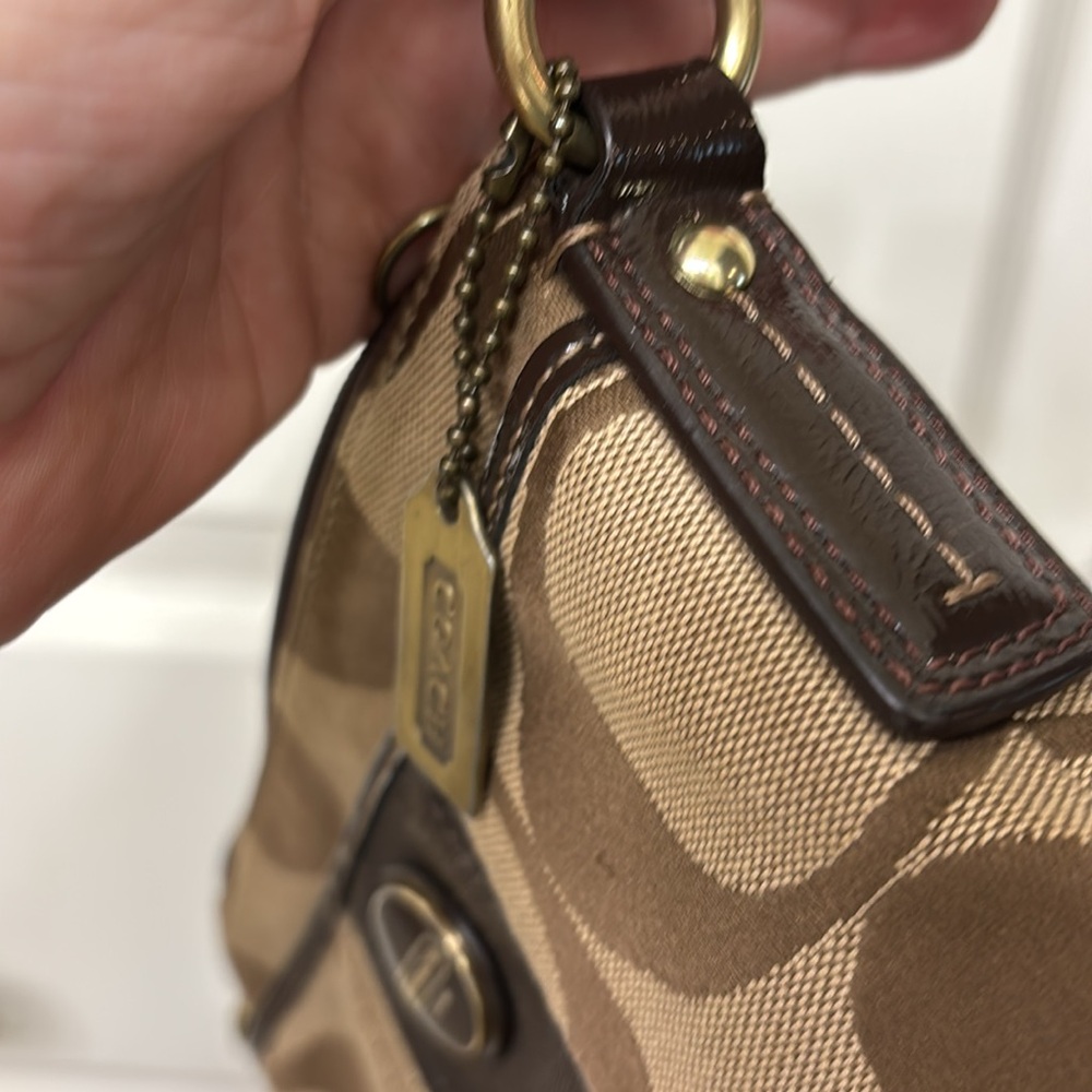Coach brown and khaki signature swingpack crossbody - Like New - Picture 4 of 10
